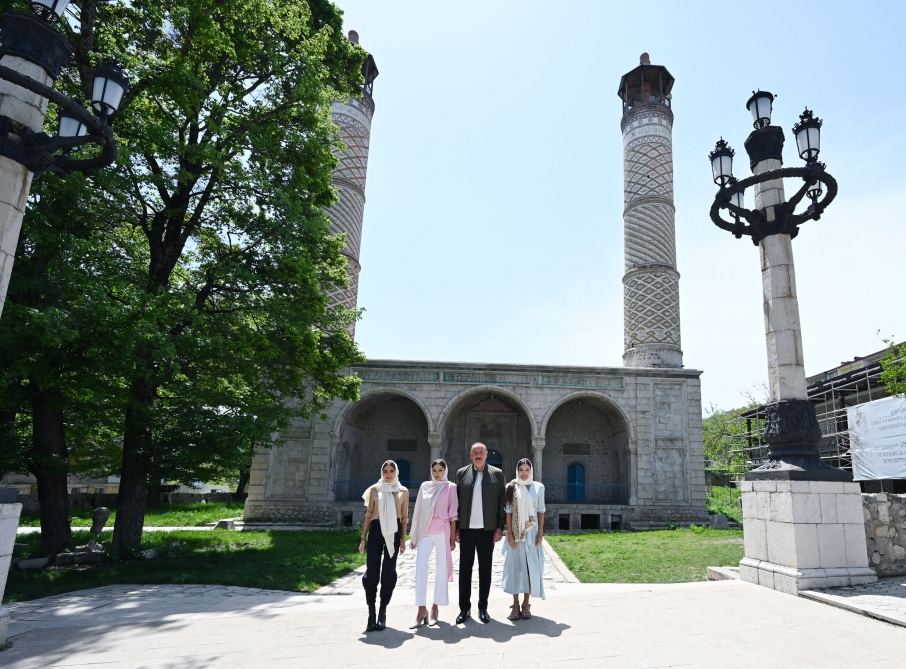 Prezident İlham Əliyev Şuşada Yuxarı Gövhərağa məscidində olub (YENİLƏNİB) (FOTO/VİDEO)