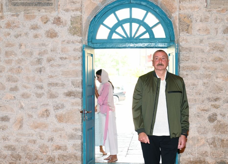 Prezident İlham Əliyev Şuşada Yuxarı Gövhərağa məscidində olub (YENİLƏNİB) (FOTO/VİDEO)