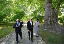Prezident İlham Əliyev və birinci xanım Mehriban Əliyeva Nic qəsəbəsində 1 saylı orta məktəbdə və Müqəddəs Yelisey adına Cotari kilsəsində olublar (FOTO/VİDEO) (YENİLƏNİB)