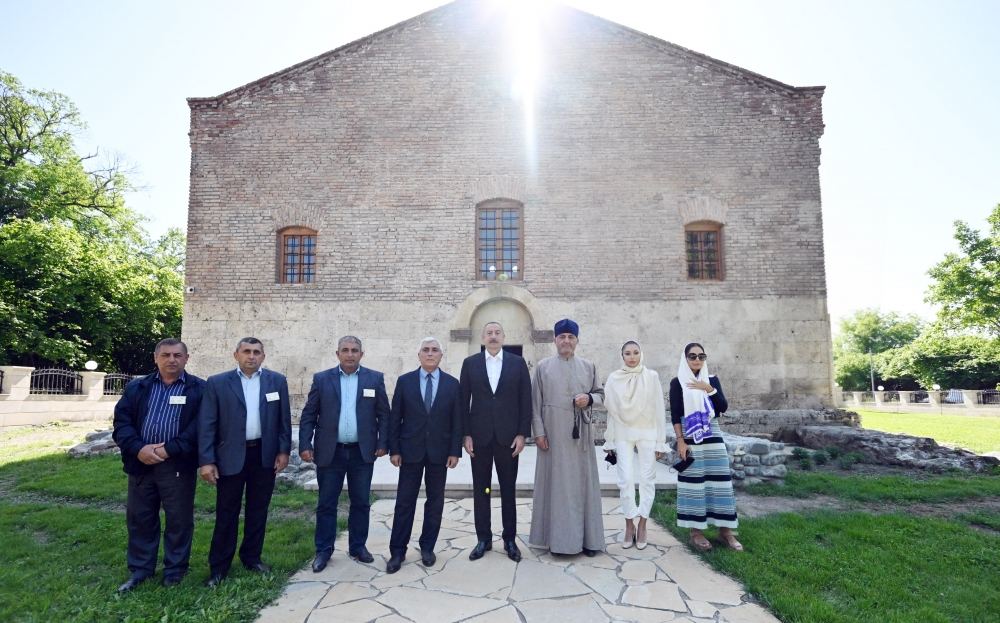 Prezident İlham Əliyev və birinci xanım Mehriban Əliyeva Qəbələnin Nic qəsəbəsindəki Müqəddəs Məryəm Ana Alban kilsəsində olublar (FOTO/VİDEO) (YENİLƏNİB)