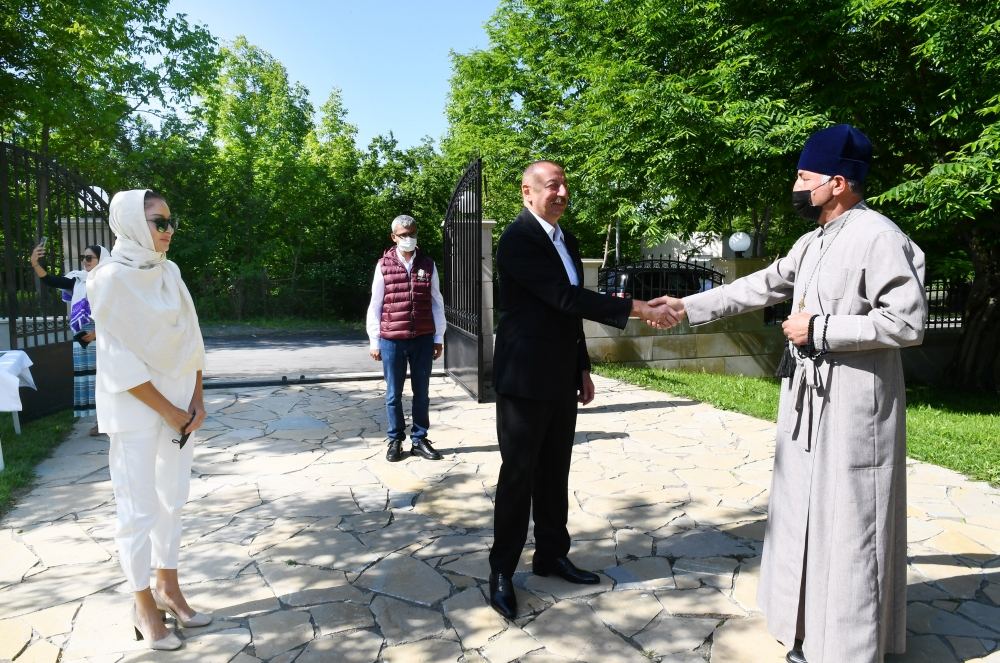 Prezident İlham Əliyev və birinci xanım Mehriban Əliyeva Qəbələnin Nic qəsəbəsindəki Müqəddəs Məryəm Ana Alban kilsəsində olublar (FOTO/VİDEO) (YENİLƏNİB)