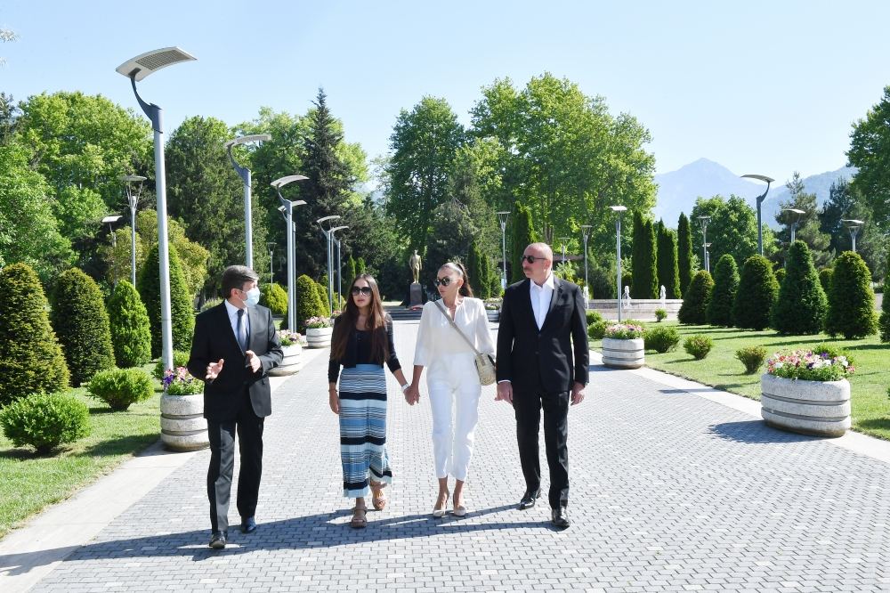 Prezident İlham Əliyev və birinci xanım Mehriban Əliyeva Qəbələ rayonuna səfərə gəliblər (FOTO/VİDEO)