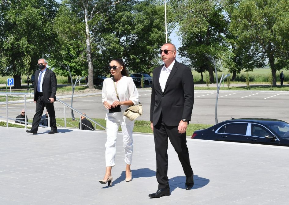 Prezident İlham Əliyev və birinci xanım Mehriban Əliyeva Qəbələ Dəmir yolu Vağzalının və Ləki stansiyası-Qəbələ birxətli dəmir yolunun açılışında iştirak ediblər (FOTO/VİDEO) (YENİLƏNİB)
