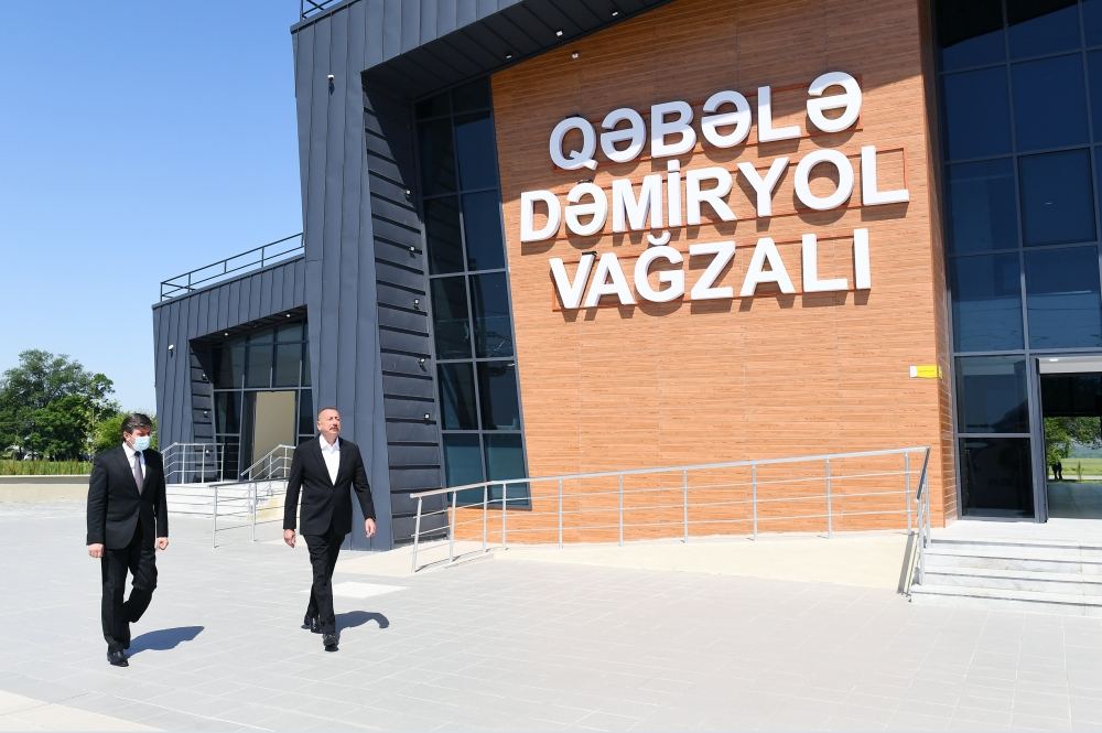 Prezident İlham Əliyev və birinci xanım Mehriban Əliyeva Qəbələ Dəmir yolu Vağzalının və Ləki stansiyası-Qəbələ birxətli dəmir yolunun açılışında iştirak ediblər (FOTO/VİDEO) (YENİLƏNİB)