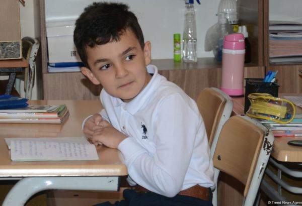 İbtidai sinif müəllimi olmaq istəyənlər imtahan verir