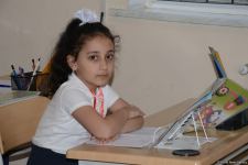 Şagirdlər uzun fasilədən sonra yenidən məktəbə yollanıb (FOTO)