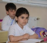 Şagirdlər uzun fasilədən sonra yenidən məktəbə yollanıb (FOTO)
