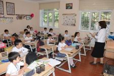 Şagirdlər uzun fasilədən sonra yenidən məktəbə yollanıb (FOTO)