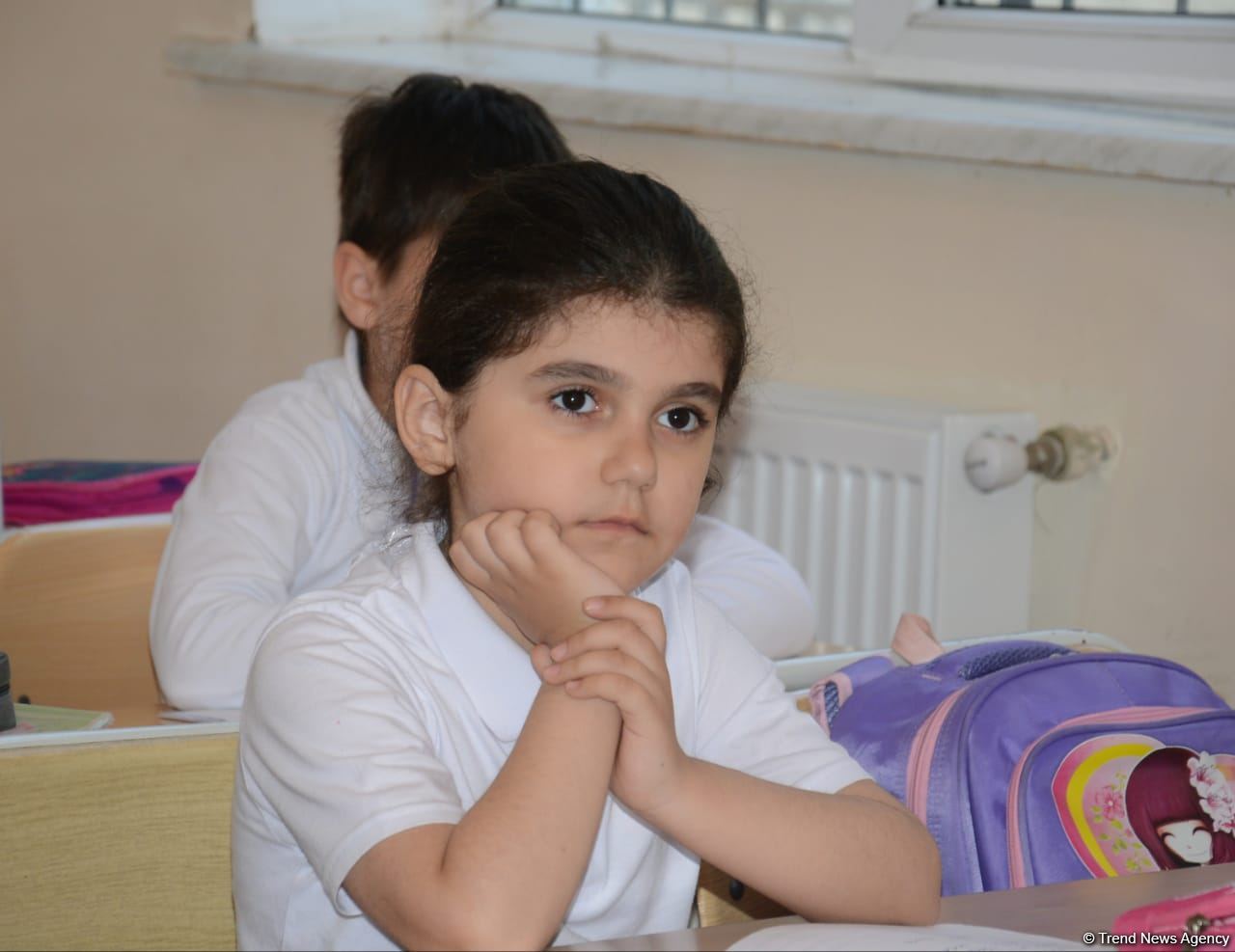 Şagirdlər uzun fasilədən sonra yenidən məktəbə yollanıb (FOTO)