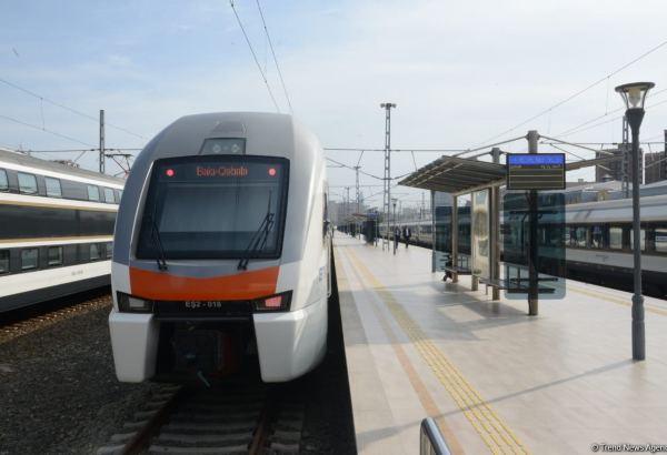 Güclü külək elektrik qatarlarını ləngidib, sürət endirilib - RƏSMİ