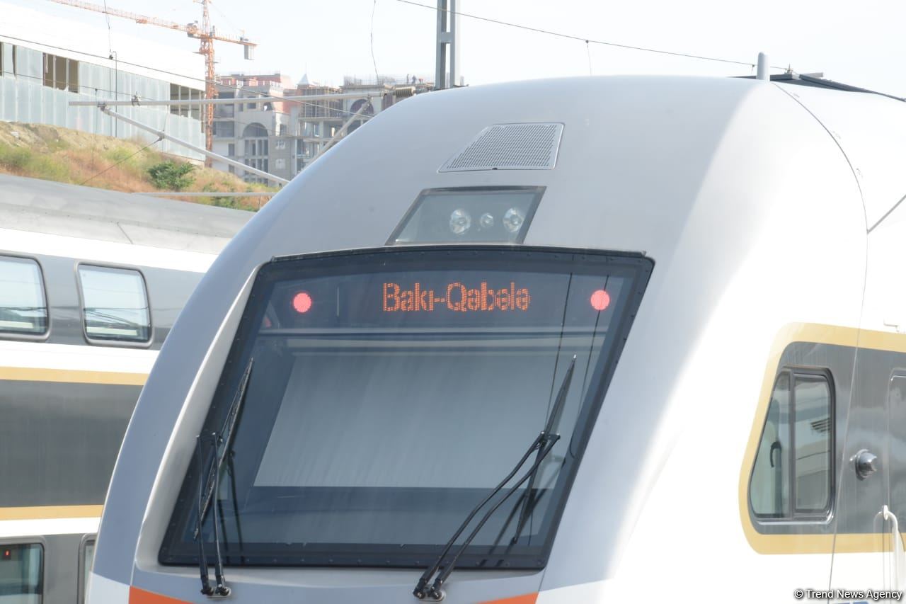 Bakıdan Qəbələyə ilk qatar yola düşüb (FOTO)