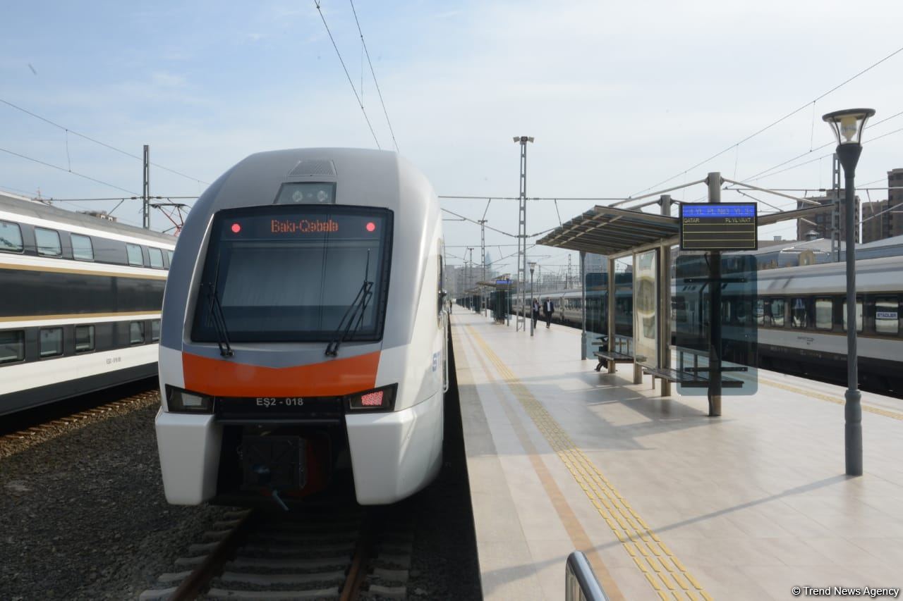 Güclü külək elektrik qatarlarını ləngidib, sürət endirilib - RƏSMİ