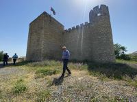 ABŞ-ın “Xəzər Siyasət Mərkəzi”nin nümayəndə heyəti Ağdamda erməni vandalizminə şahidlik edib (FOTO/VİDEO)