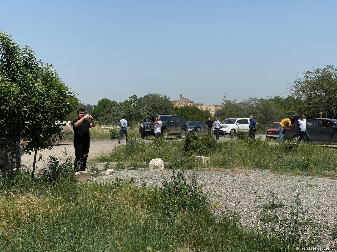 ABŞ-ın “Xəzər Siyasət Mərkəzi”nin nümayəndə heyəti Ağdamda erməni vandalizminə şahidlik edib (FOTO/VİDEO)