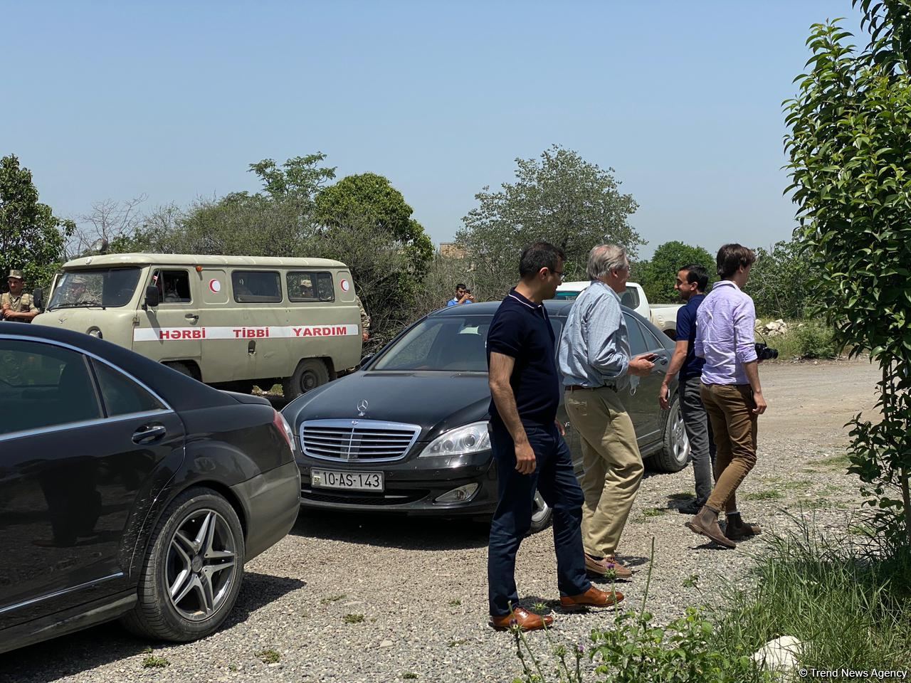 ABŞ-ın “Xəzər Siyasət Mərkəzi”nin nümayəndə heyəti Ağdamda erməni vandalizminə şahidlik edib (FOTO/VİDEO)