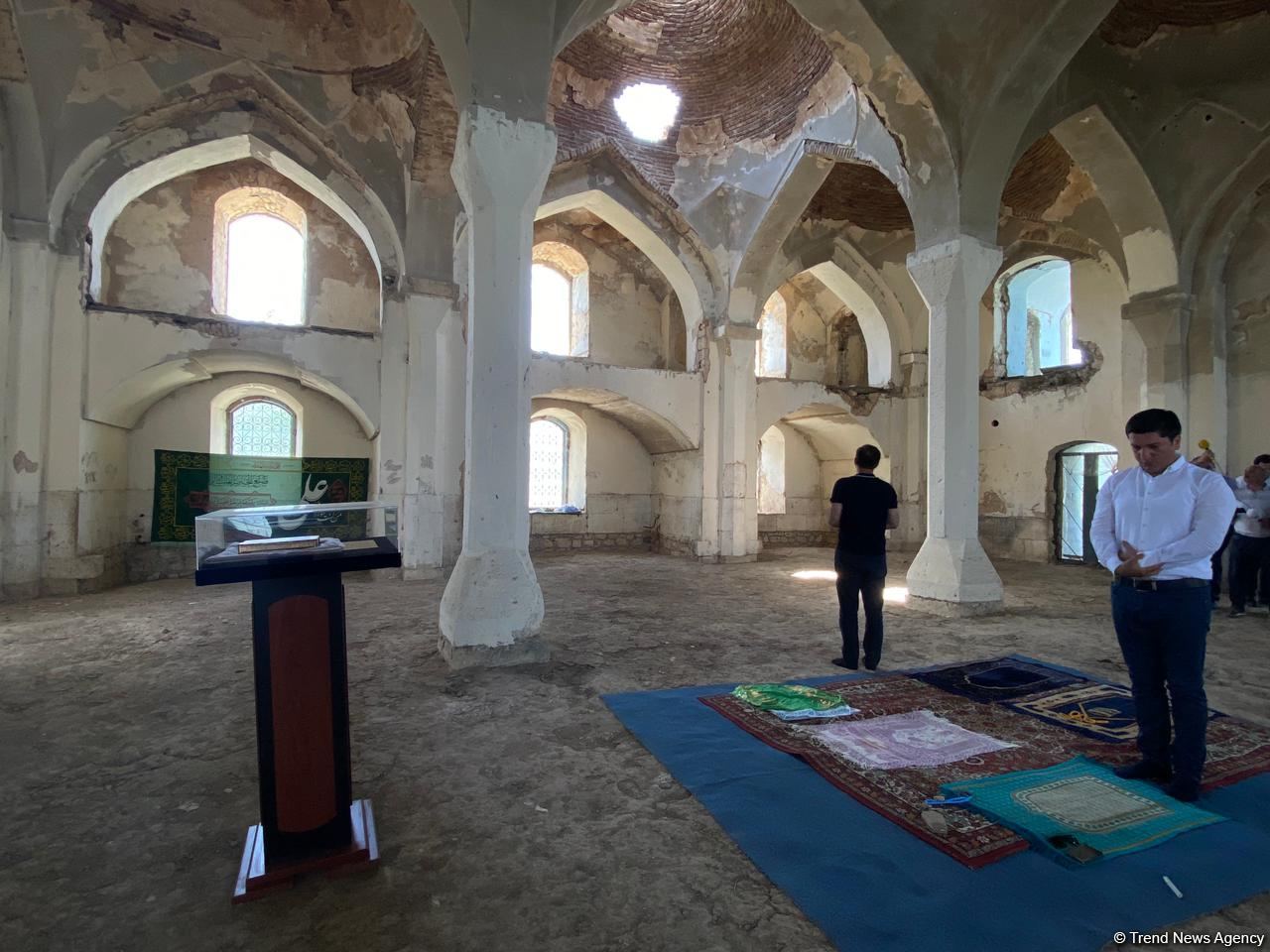ABŞ-ın “Xəzər Siyasət Mərkəzi”nin nümayəndə heyəti Ağdamda erməni vandalizminə şahidlik edib (FOTO/VİDEO)