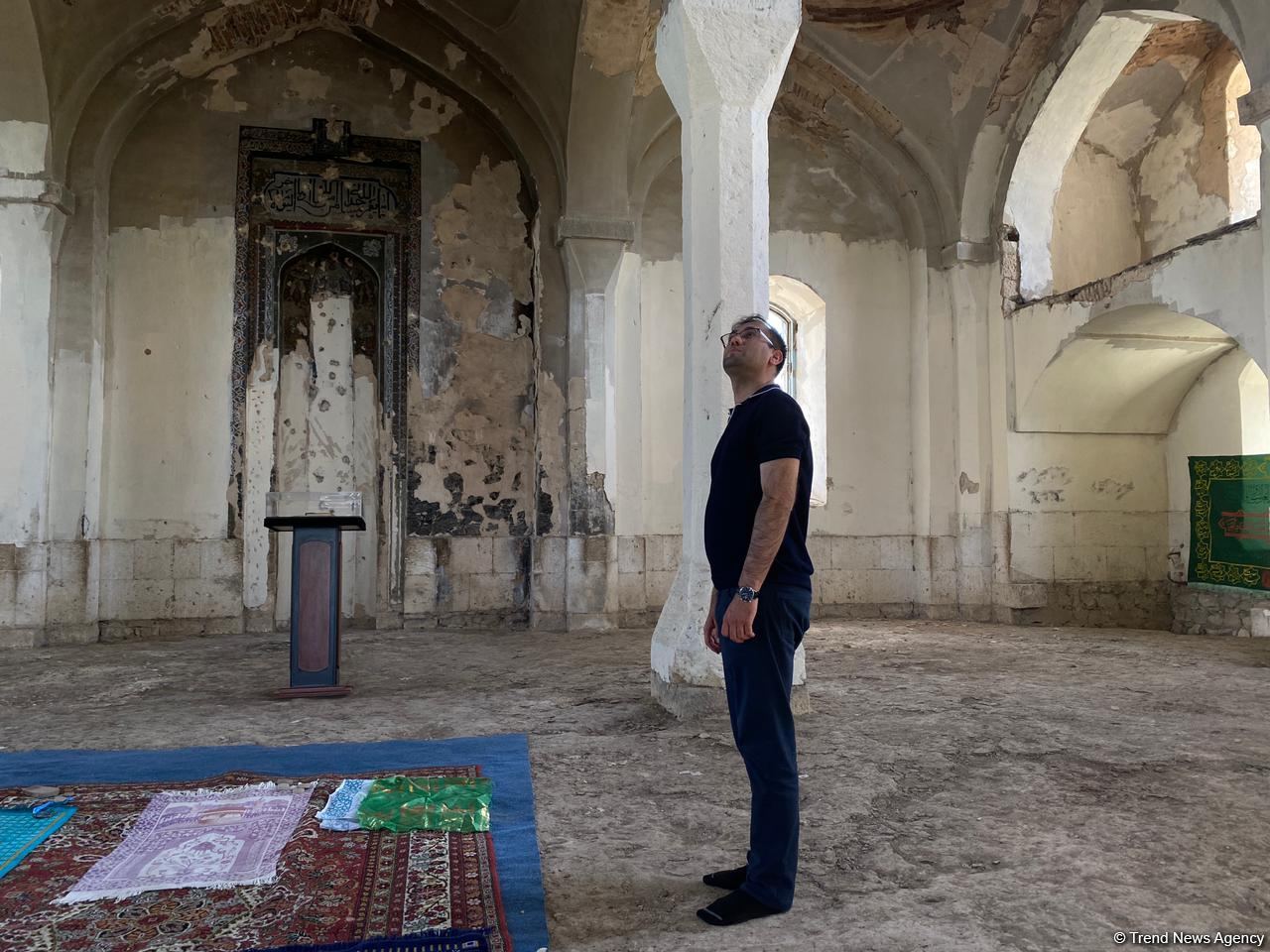 ABŞ-ın “Xəzər Siyasət Mərkəzi”nin nümayəndə heyəti Ağdamda erməni vandalizminə şahidlik edib (FOTO/VİDEO)