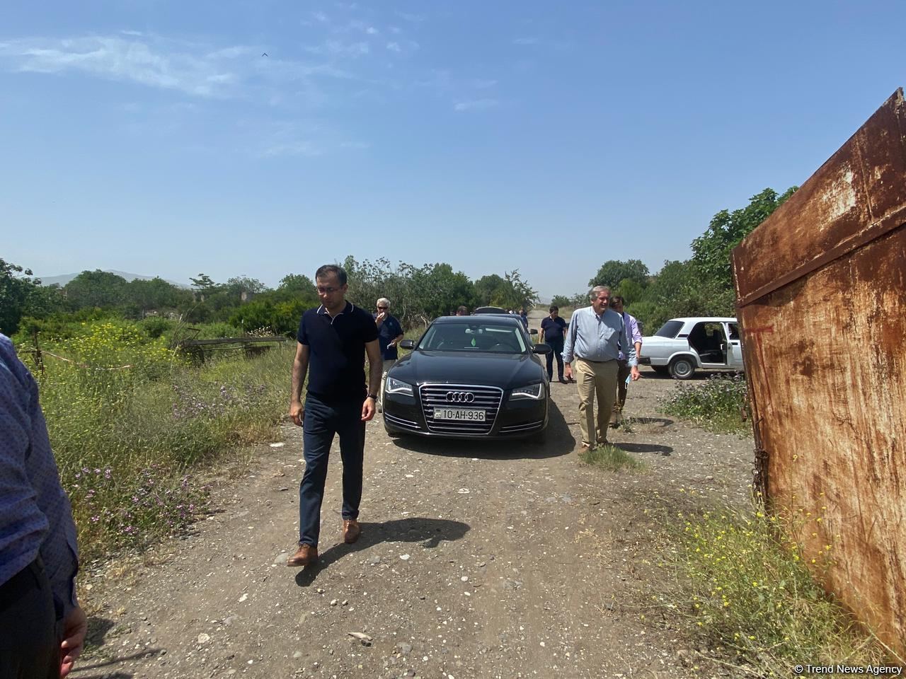 ABŞ-ın “Xəzər Siyasət Mərkəzi”nin nümayəndə heyəti Ağdamda erməni vandalizminə şahidlik edib (FOTO/VİDEO)
