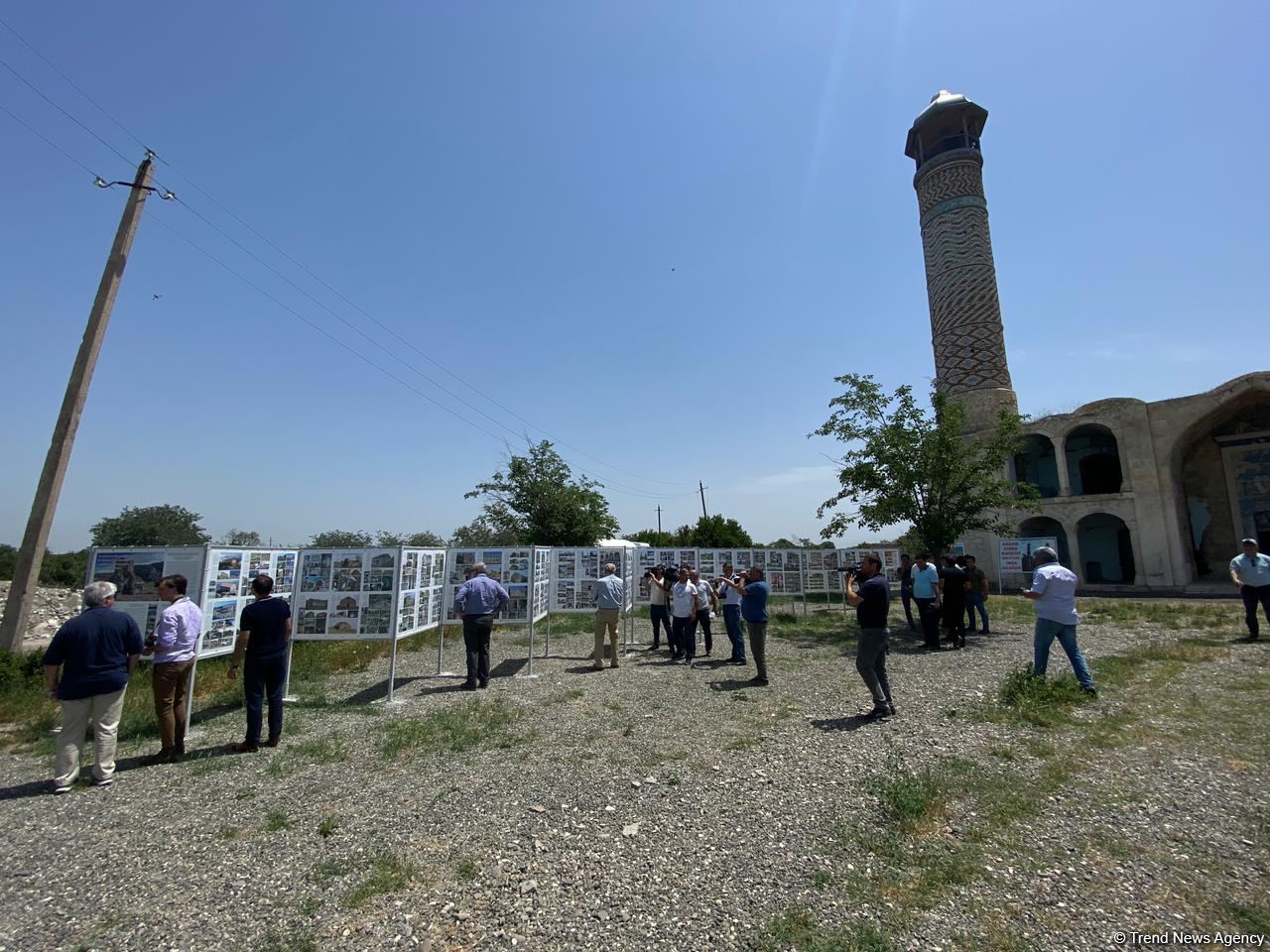 ABŞ-ın “Xəzər Siyasət Mərkəzi”nin nümayəndə heyəti Ağdamda erməni vandalizminə şahidlik edib (FOTO/VİDEO)
