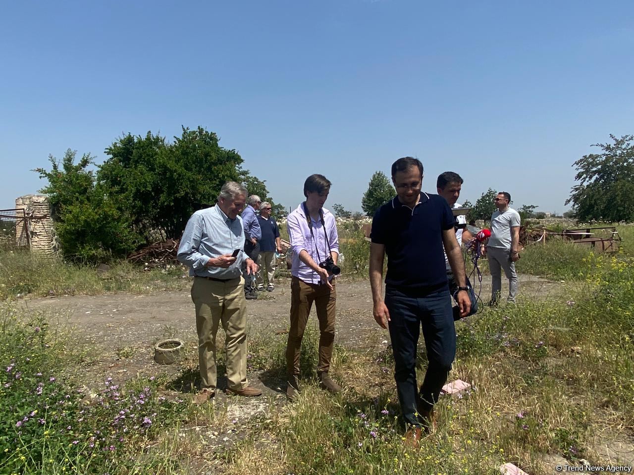 ABŞ-ın “Xəzər Siyasət Mərkəzi”nin nümayəndə heyəti Ağdamda erməni vandalizminə şahidlik edib (FOTO/VİDEO)