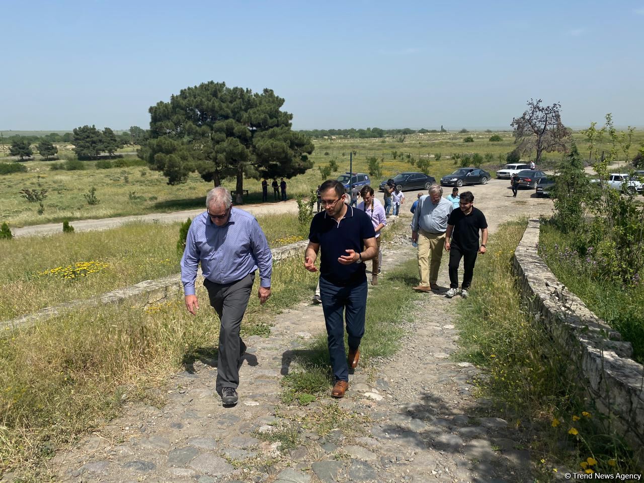 ABŞ-ın “Xəzər Siyasət Mərkəzi”nin nümayəndə heyəti Ağdamda erməni vandalizminə şahidlik edib (FOTO/VİDEO)