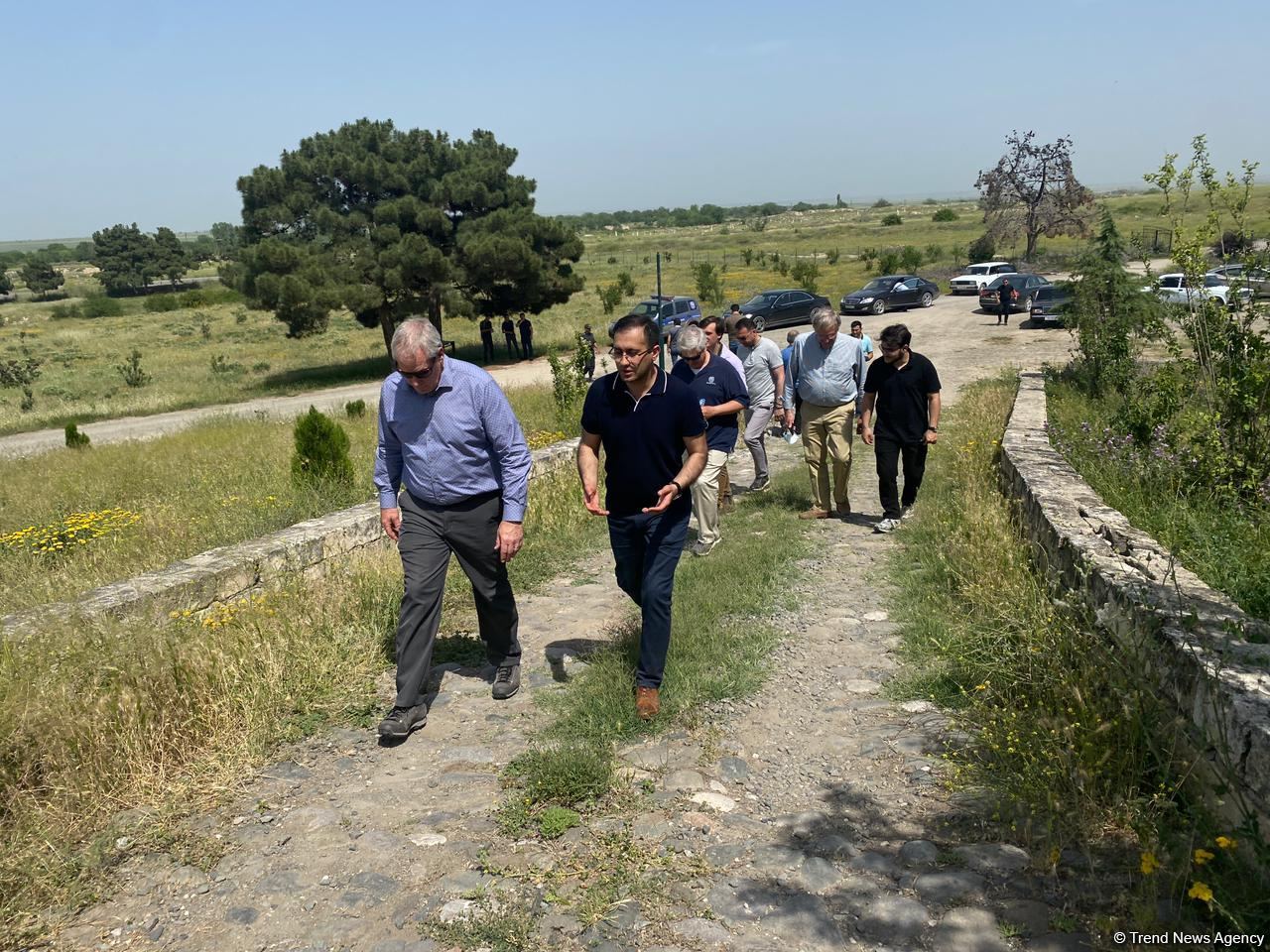 ABŞ-ın “Xəzər Siyasət Mərkəzi”nin nümayəndə heyəti Ağdamda erməni vandalizminə şahidlik edib (FOTO/VİDEO)