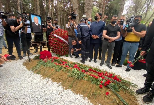 Xalq rəssamı Tahir Salahov dəfn olunub (FOTO/VİDEO)