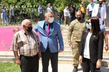 Xaçmazda inşa olunan "Qələbə" parkında “Xarıbülbül” abidəsi qoyulub (FOTO)