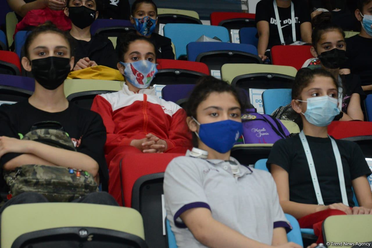 Bakıda gimnastların dünya və Avropa çempionu Vladislav Osknerlə görüşü keçirilib (FOTO)