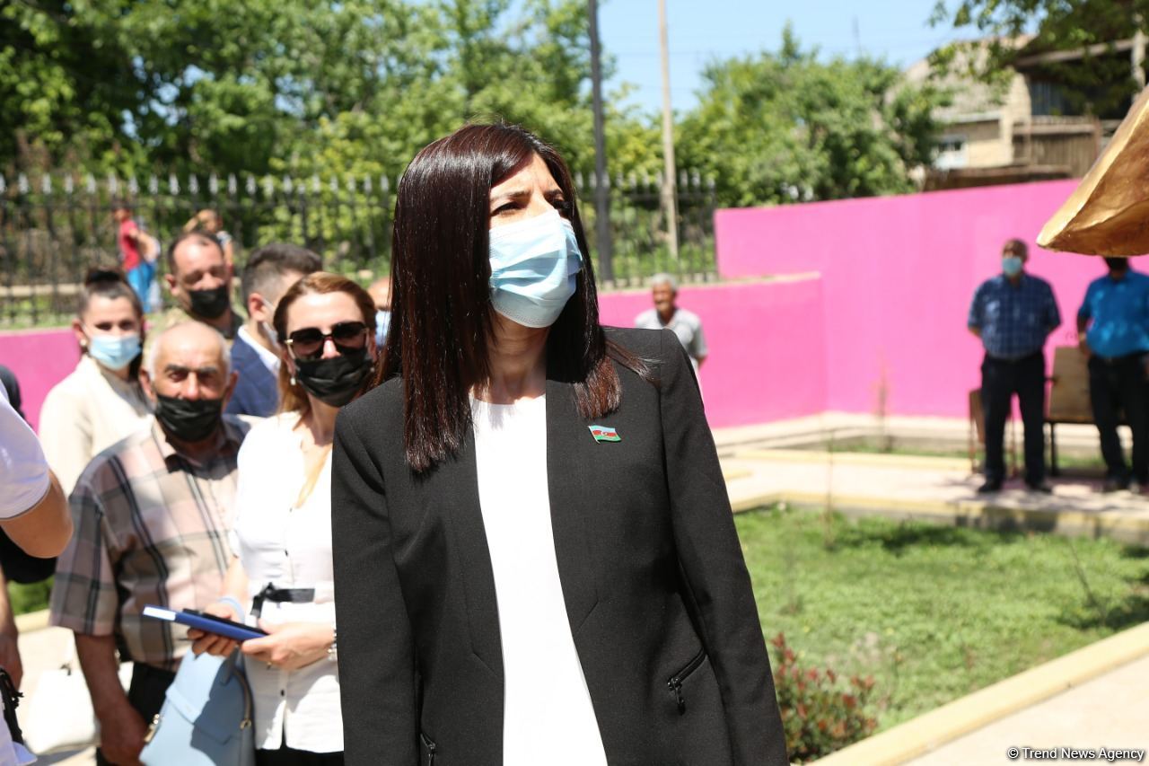 Xaçmazda inşa olunan "Qələbə" parkında “Xarıbülbül” abidəsi qoyulub (FOTO)