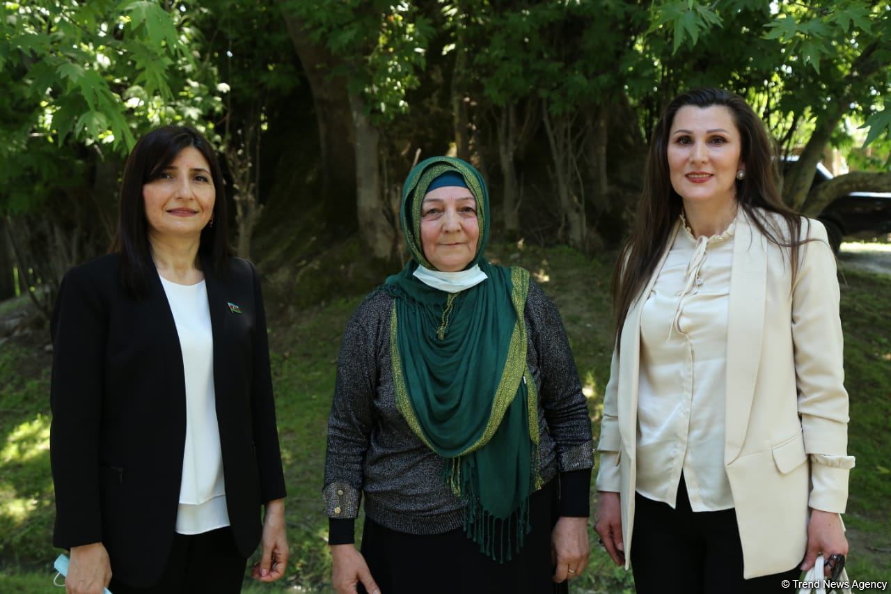 Xaçmazda inşa olunan "Qələbə" parkında “Xarıbülbül” abidəsi qoyulub (FOTO)