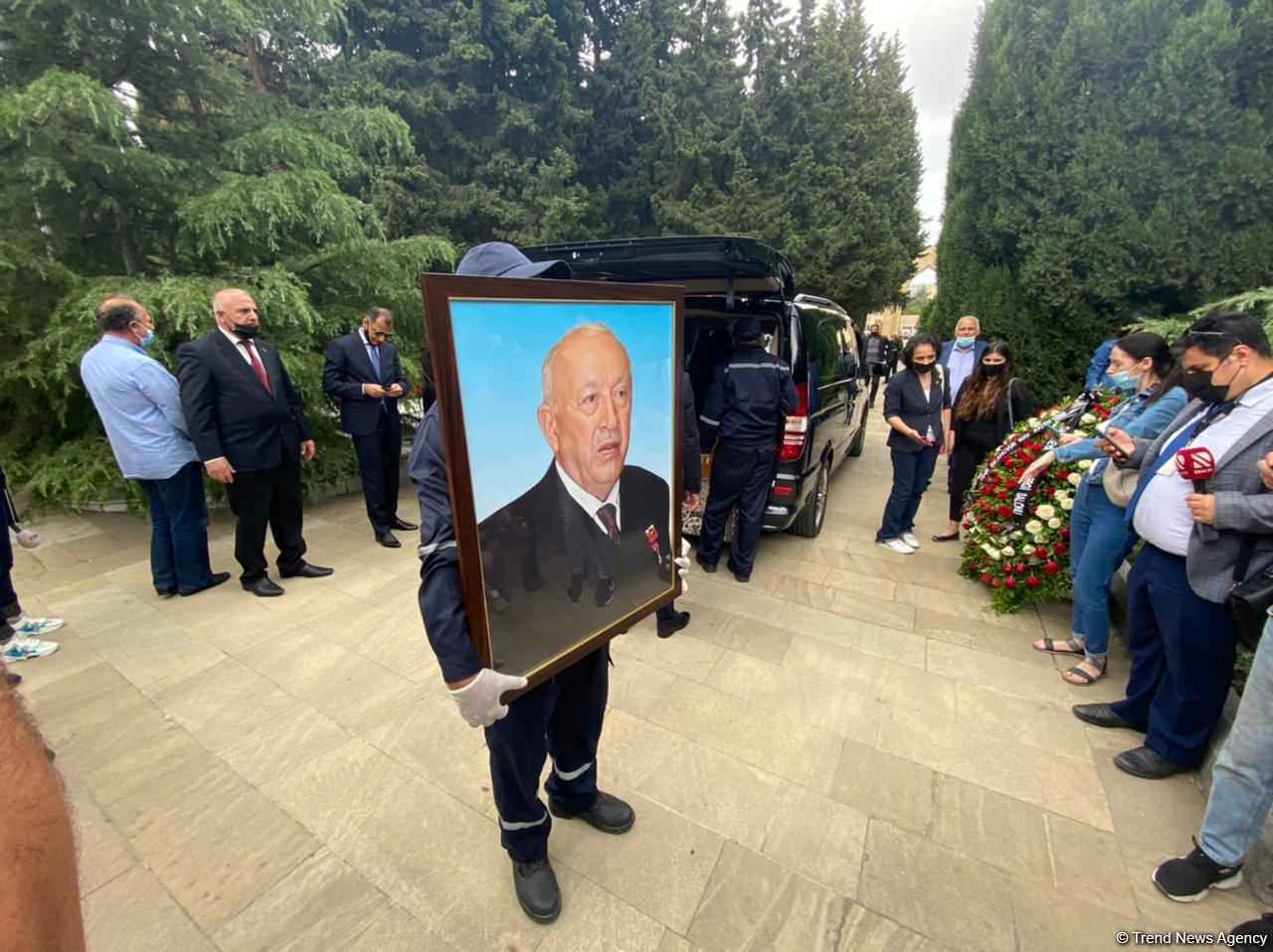 Xalq rəssamı Tahir Salahov dəfn olunub (FOTO/VİDEO)