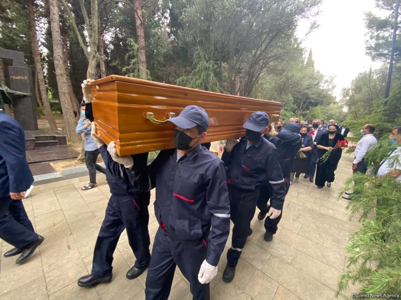 Xalq rəssamı Tahir Salahov dəfn olunub (FOTO/VİDEO)