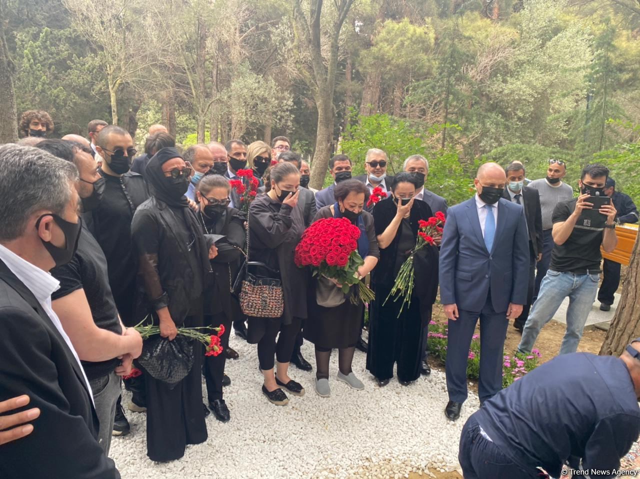 Xalq rəssamı Tahir Salahov dəfn olunub (FOTO/VİDEO)
