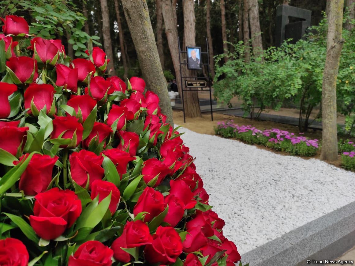 Xalq rəssamı Tahir Salahov dəfn olunub (FOTO/VİDEO)