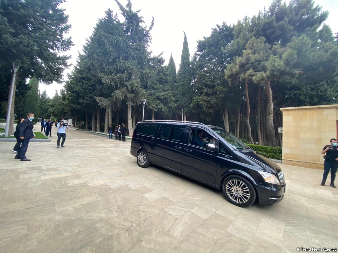 Xalq rəssamı Tahir Salahov dəfn olunub (FOTO/VİDEO)