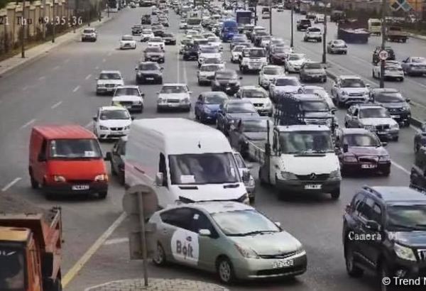 Bakıda bu yolda kamera quraşdırılıb, kütləvi qayda pozanlar cərimələnir (VİDEO)