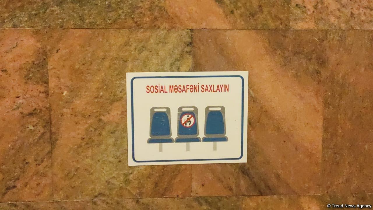 Bakı metrosunda ilk dəfə bir stansiyanın hər iki yolu dəmir-beton bloklar üzərində qurulub (FOTO)