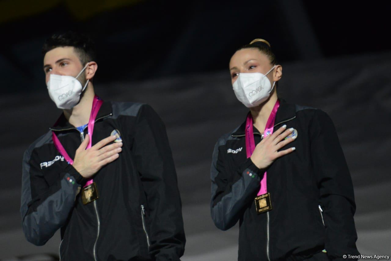 Aerobika gimnastikası üzrə dünya çempionatında qarışıq cütlüklər və kişilər arasında qaliblər mükafatlandırılıb (FOTO)