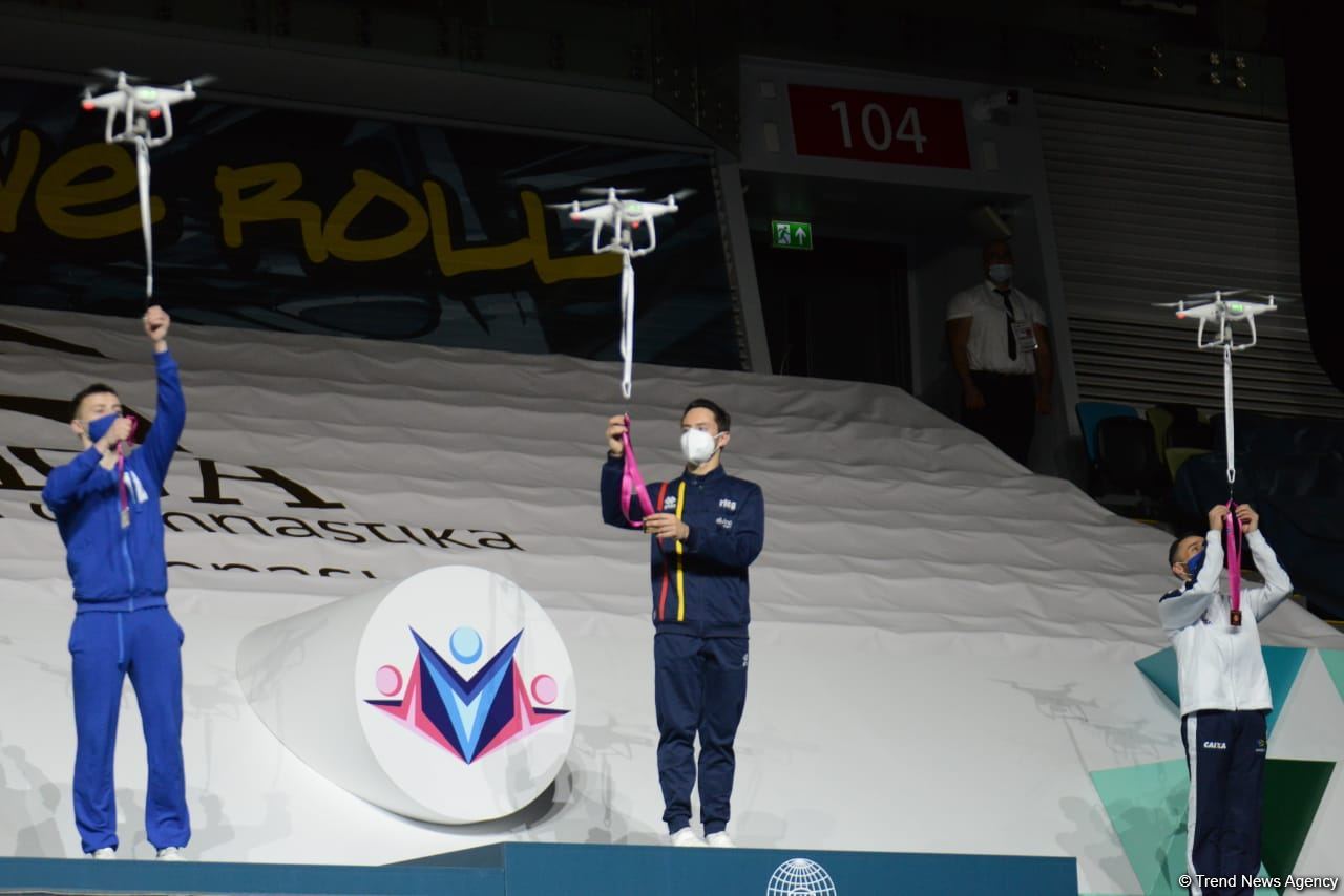 Aerobika gimnastikası üzrə dünya çempionatında qarışıq cütlüklər və kişilər arasında qaliblər mükafatlandırılıb (FOTO)