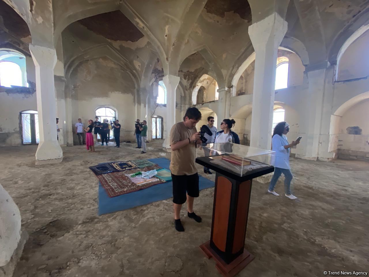 Xarici bloggerlər Ağdam məscdində olublar (FOTO)