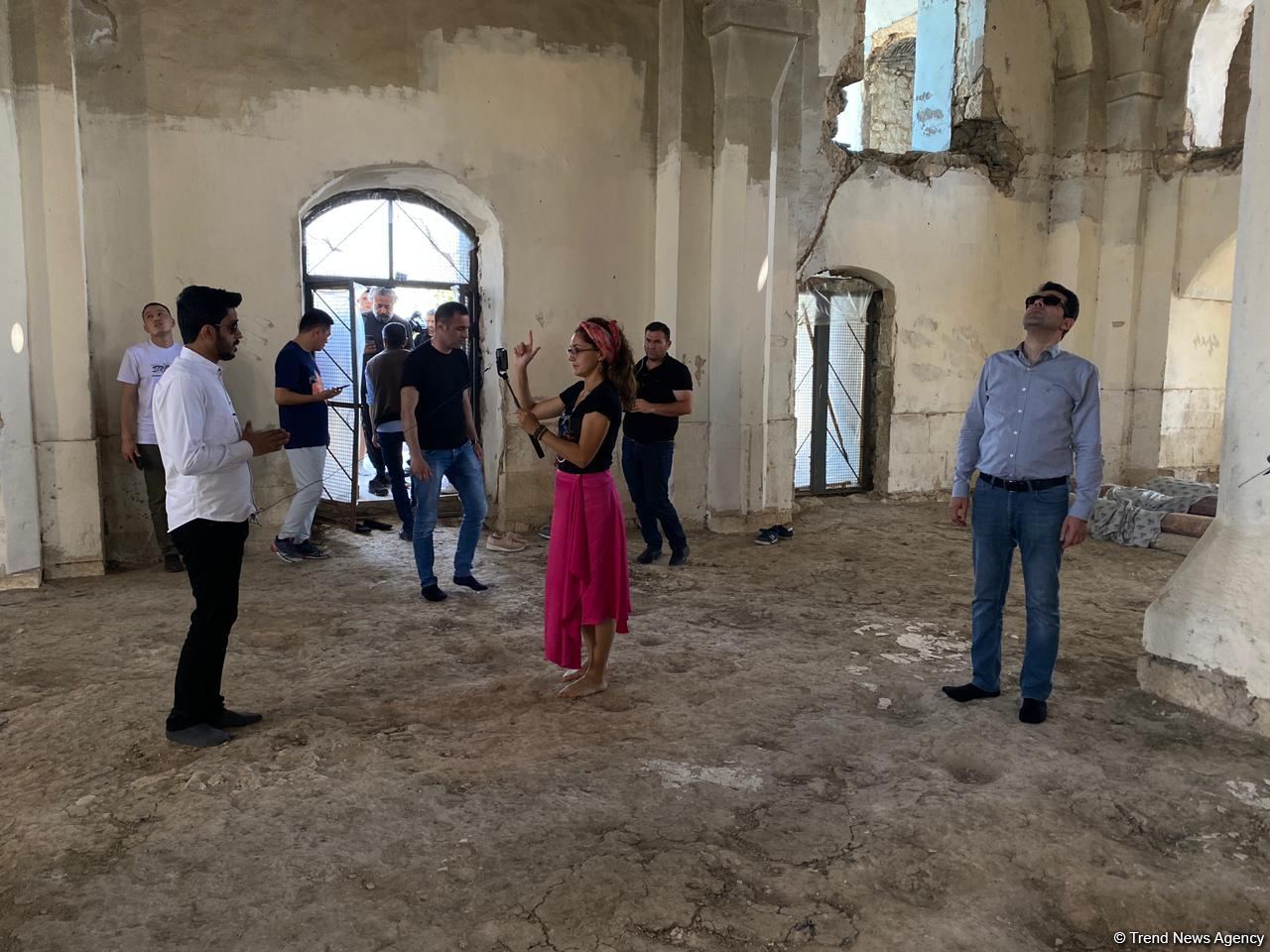 Xarici bloggerlər Ağdam məscdində olublar (FOTO)