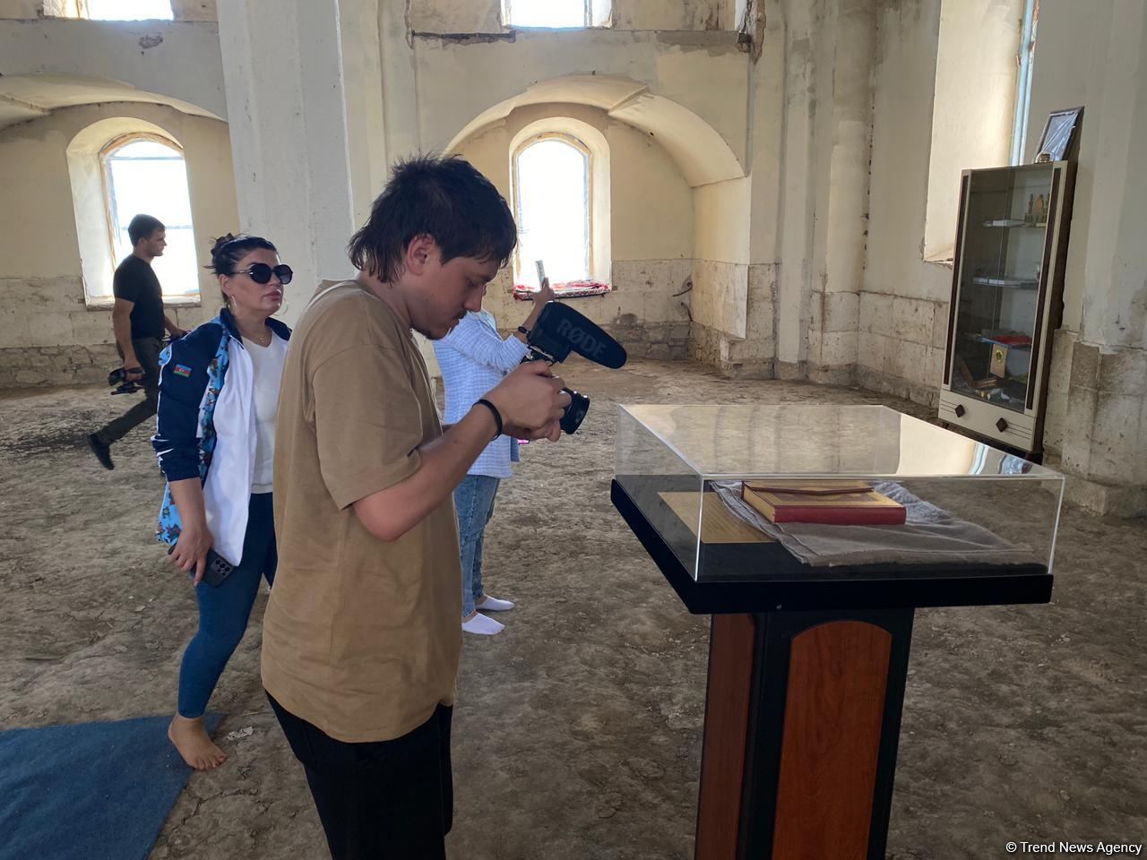 Xarici bloggerlər Ağdam məscdində olublar (FOTO)