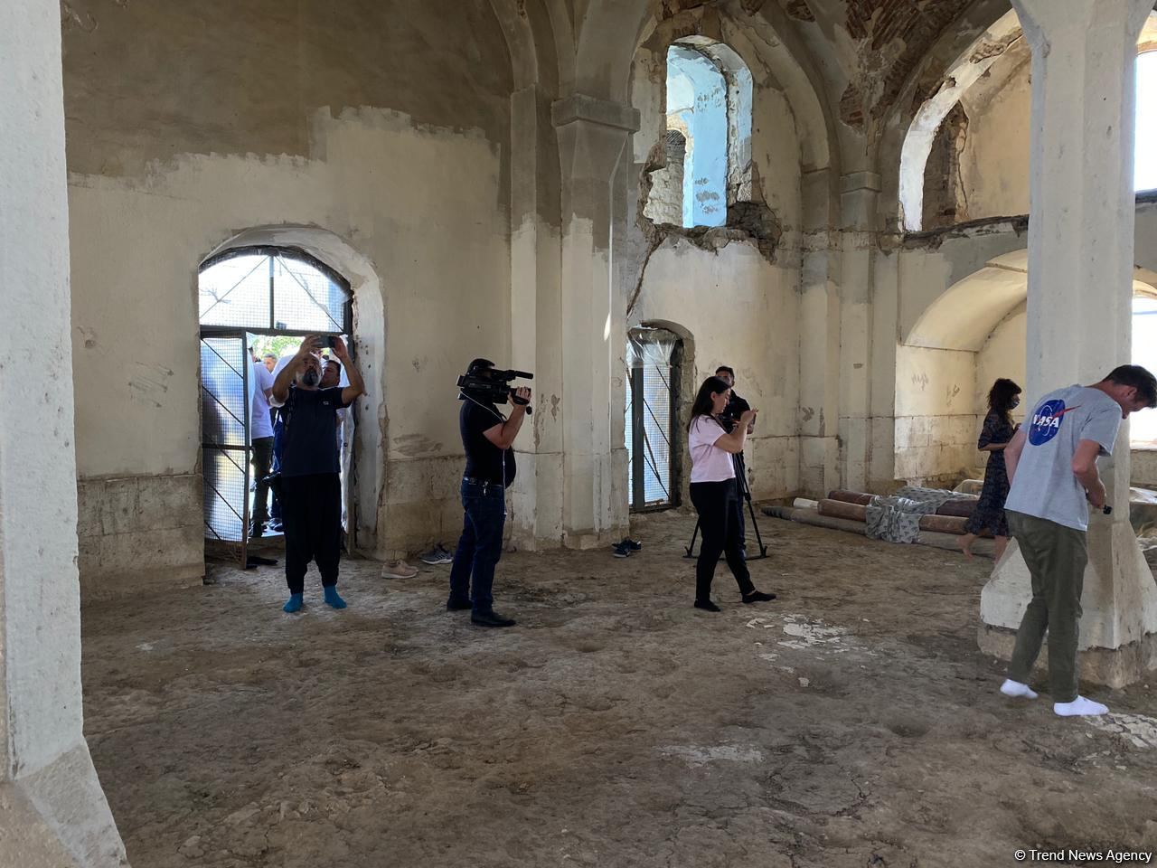 Xarici bloggerlər Ağdam məscdində olublar (FOTO)