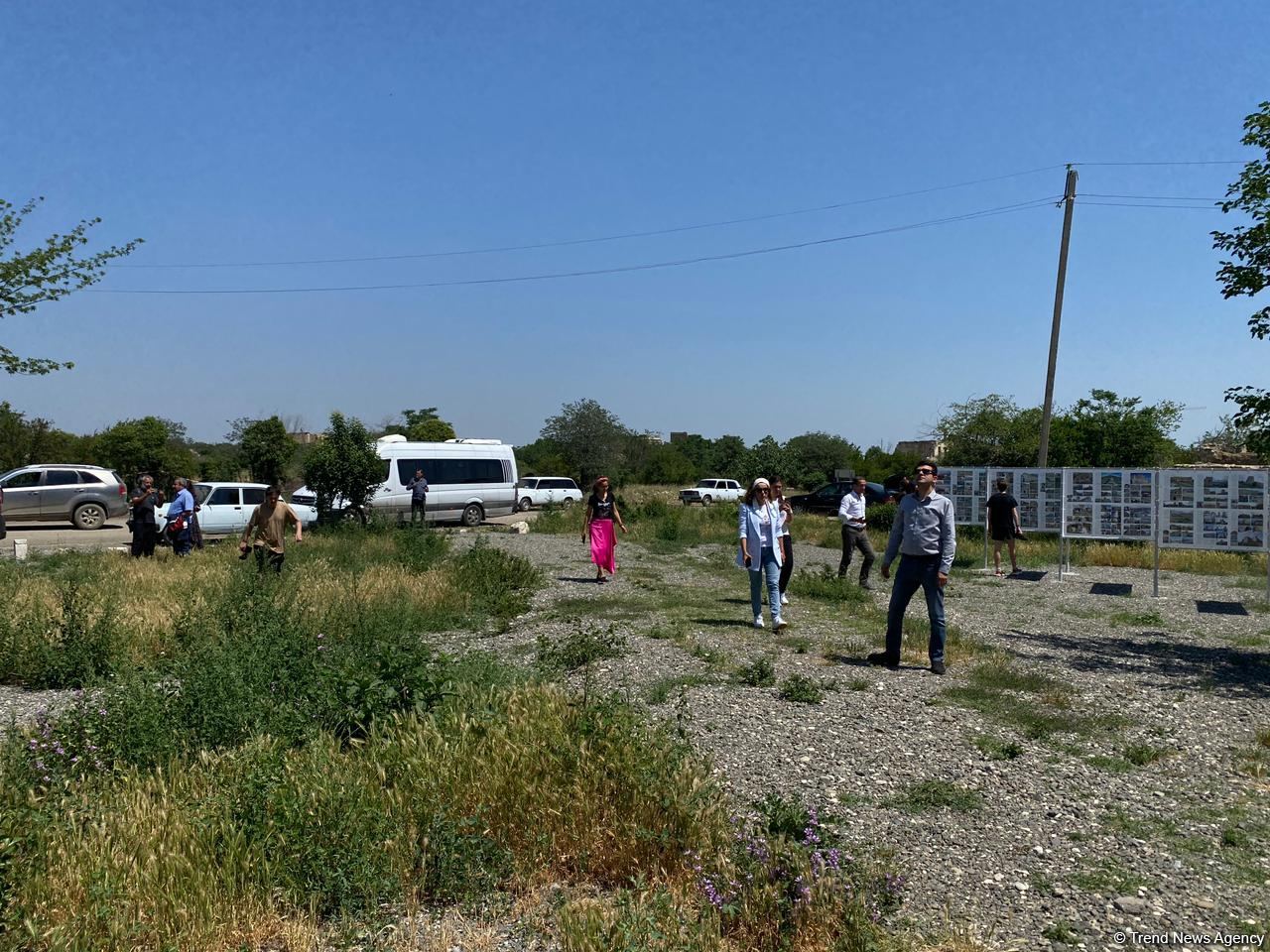 Xarici bloggerlər Ağdam məscdində olublar (FOTO)
