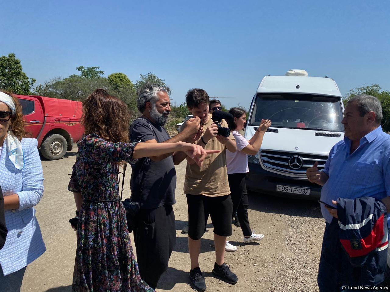 Xarici bloggerlər Ağdam məscdində olublar (FOTO)