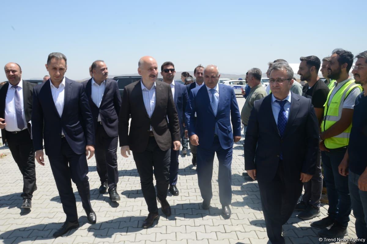 Azərbaycan və Türkiyə nəqliyyat nazirləri Əhmədbəyli-Horadiz-Mincivan-Ağbənd avtomobil yolu layihəsi ilə tanış olub (FOTO)