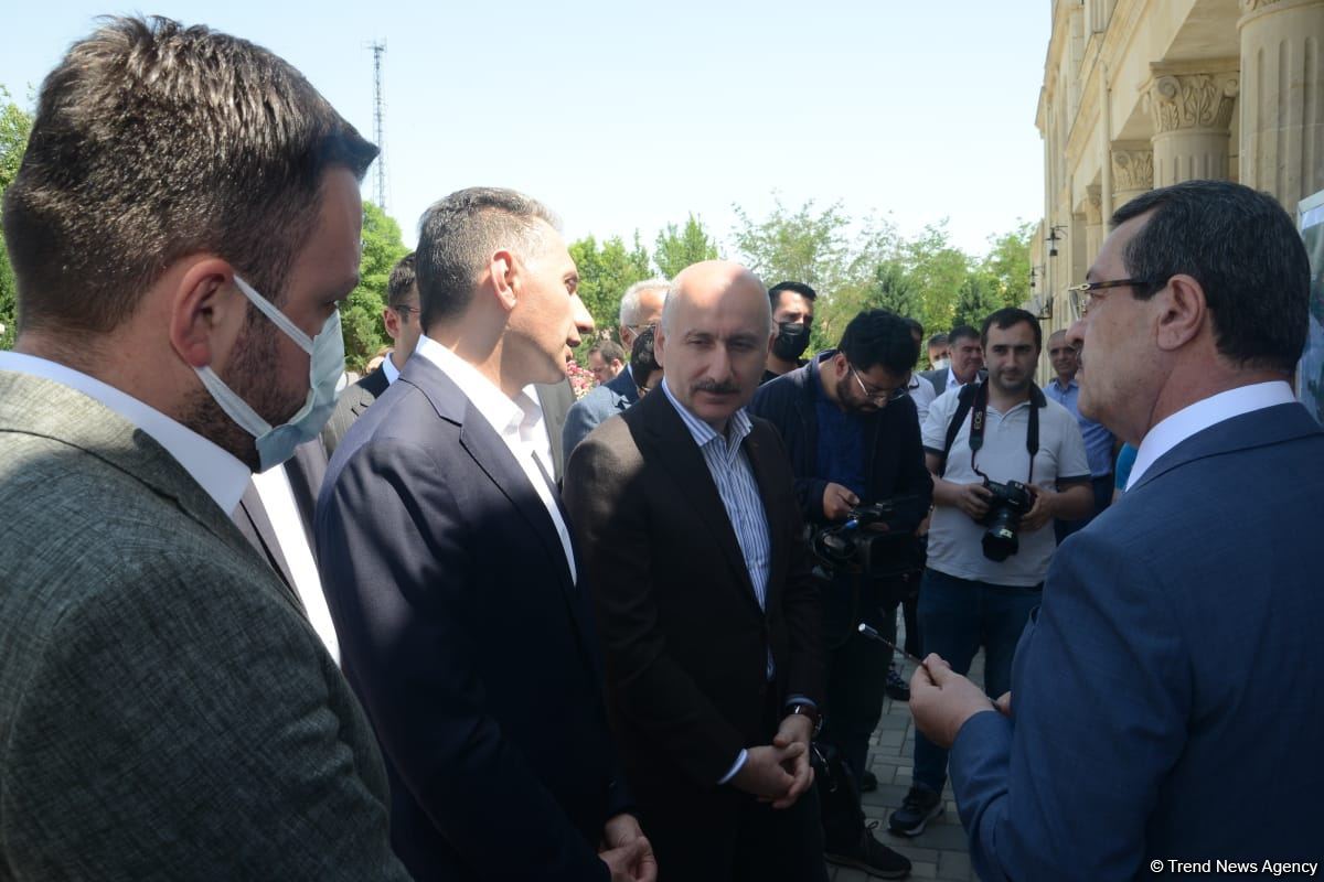 Azərbaycan və Türkiyə nəqliyyat nazirləri Əhmədbəyli-Horadiz-Mincivan-Ağbənd avtomobil yolu layihəsi ilə tanış olub (FOTO)