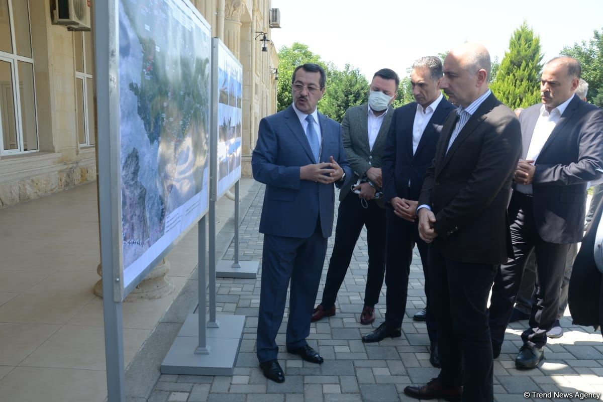 Azərbaycan və Türkiyə nəqliyyat nazirləri Əhmədbəyli-Horadiz-Mincivan-Ağbənd avtomobil yolu layihəsi ilə tanış olub (FOTO)