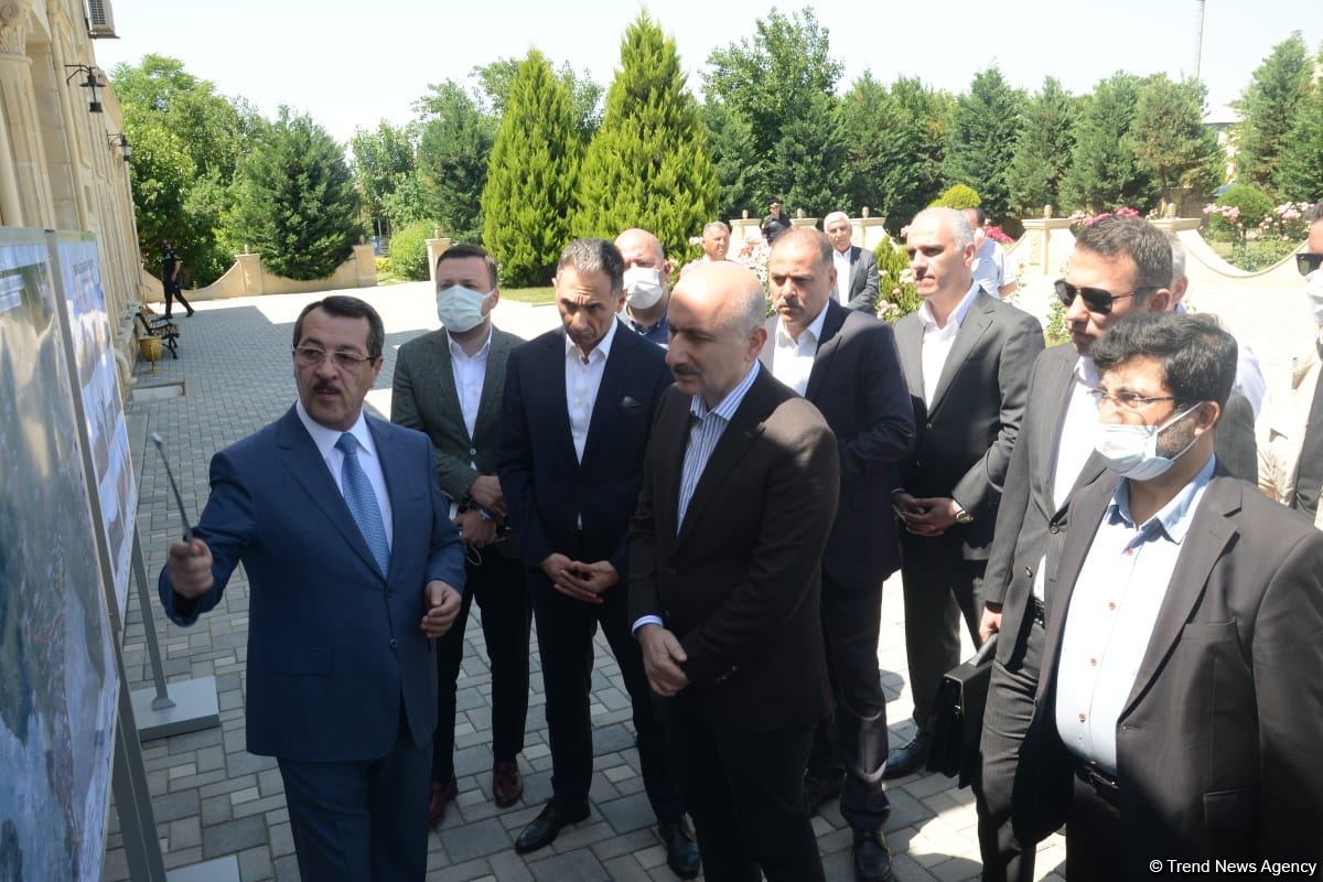 Azərbaycan və Türkiyə nəqliyyat nazirləri Əhmədbəyli-Horadiz-Mincivan-Ağbənd avtomobil yolu layihəsi ilə tanış olub (FOTO)